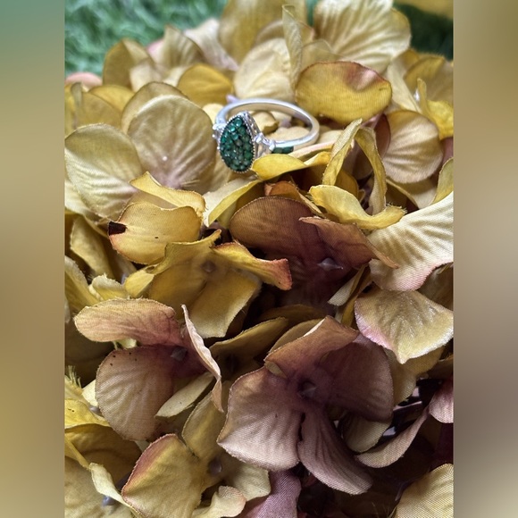 NWOT Genuine Emerald Cluster Ring 925 Rhodium Silver Size 9 White Topaz Accents - Picture 13 of 14